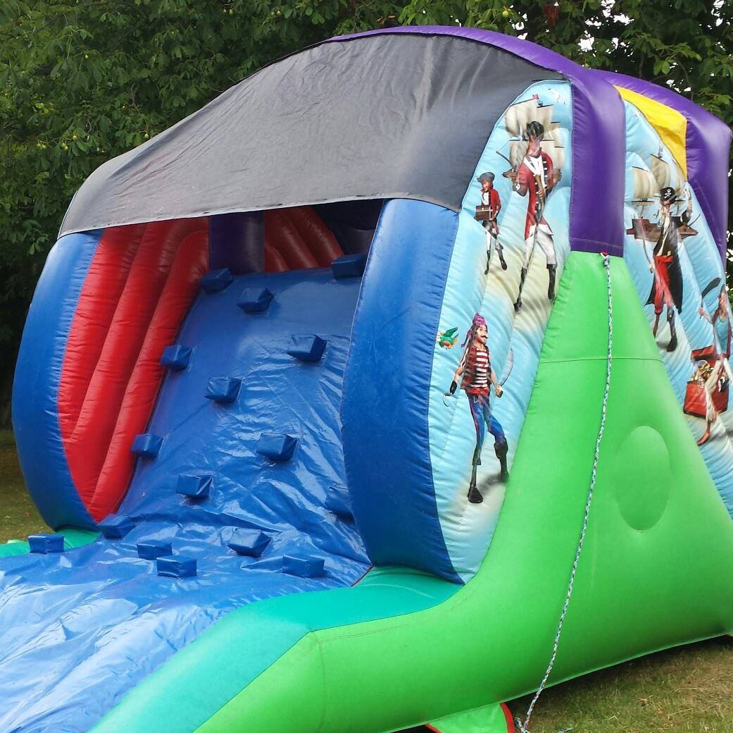 CB Bouncy Castles's logo