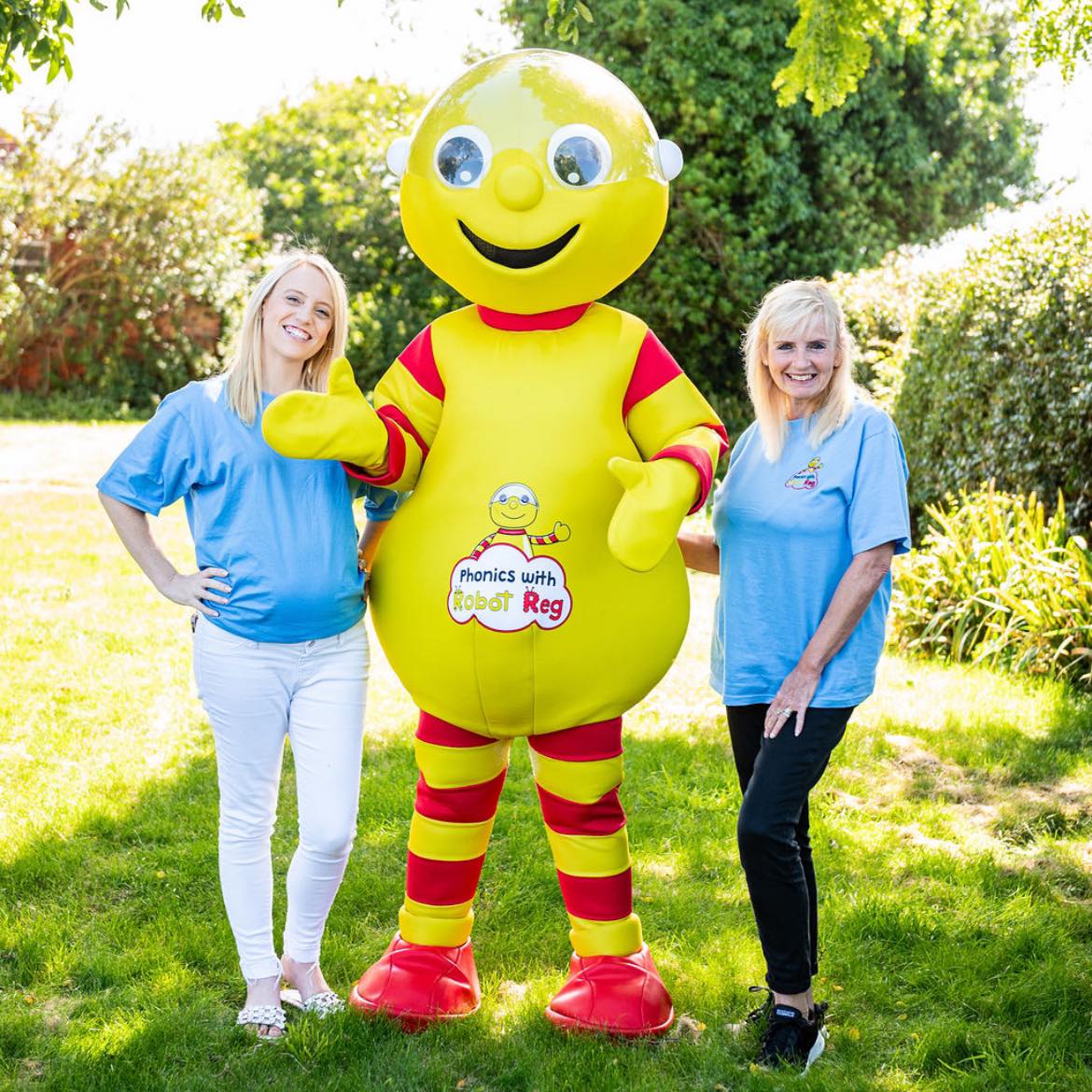 Phonics with Robot Reg Canvey, Leigh and Benfleet's logo